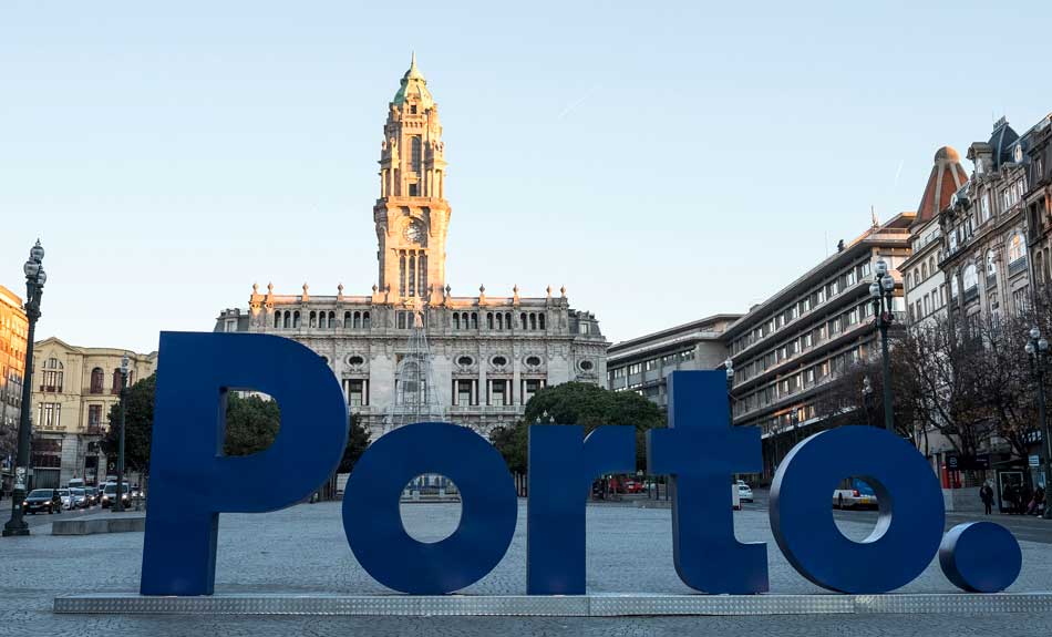 Entra no Chat Gay Porto e conversa com homens de várias localidades do Norte de Portugal.